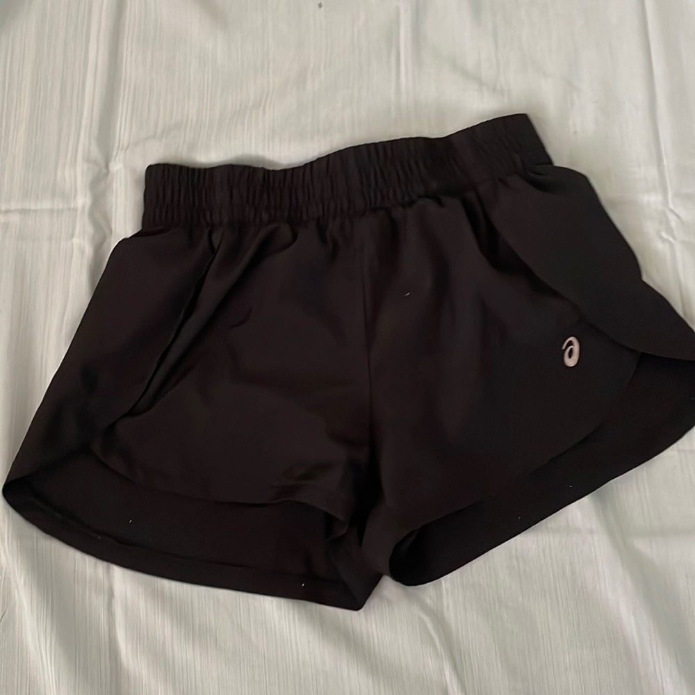 Black active wear shorts